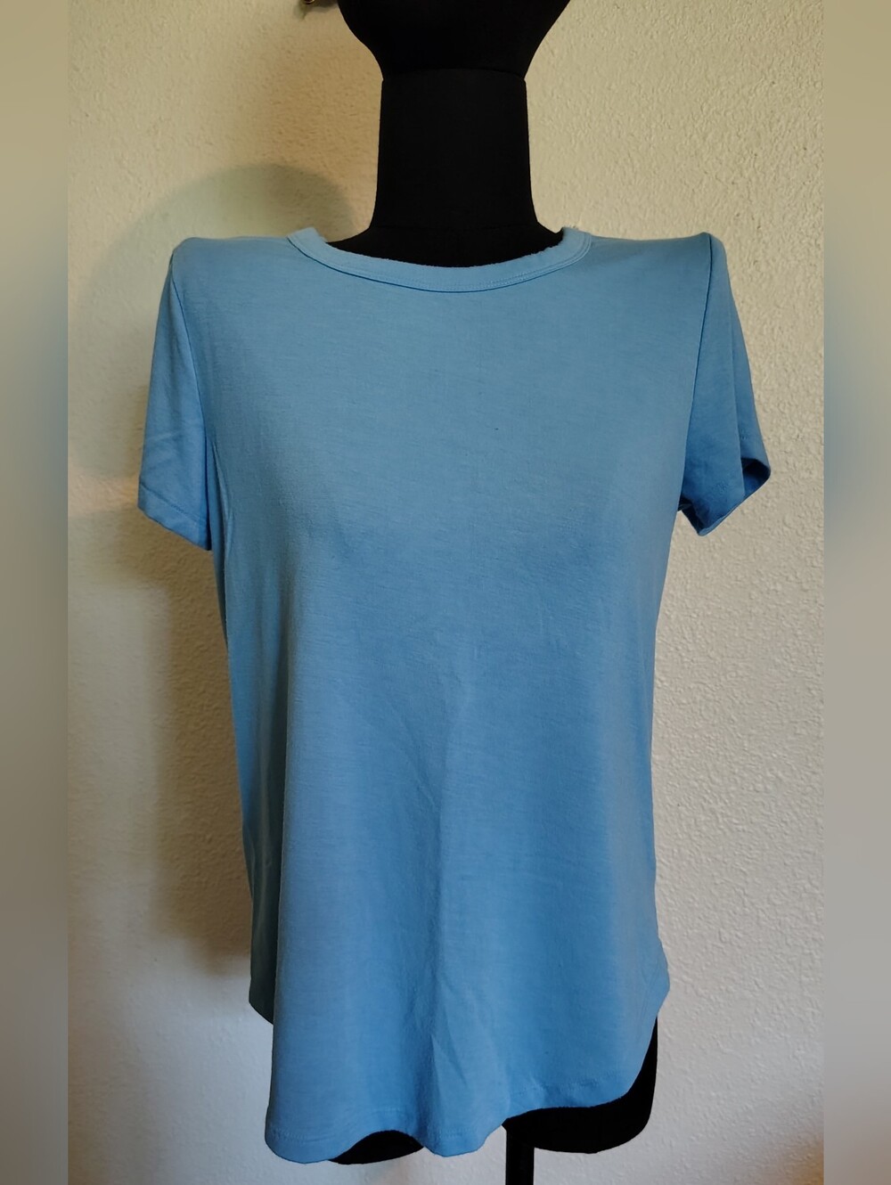 SO Goods For Life 3-Pack Scoop & V Neck Tops Blue, Light Blue, Olive Women Small - Picture 5 of 13